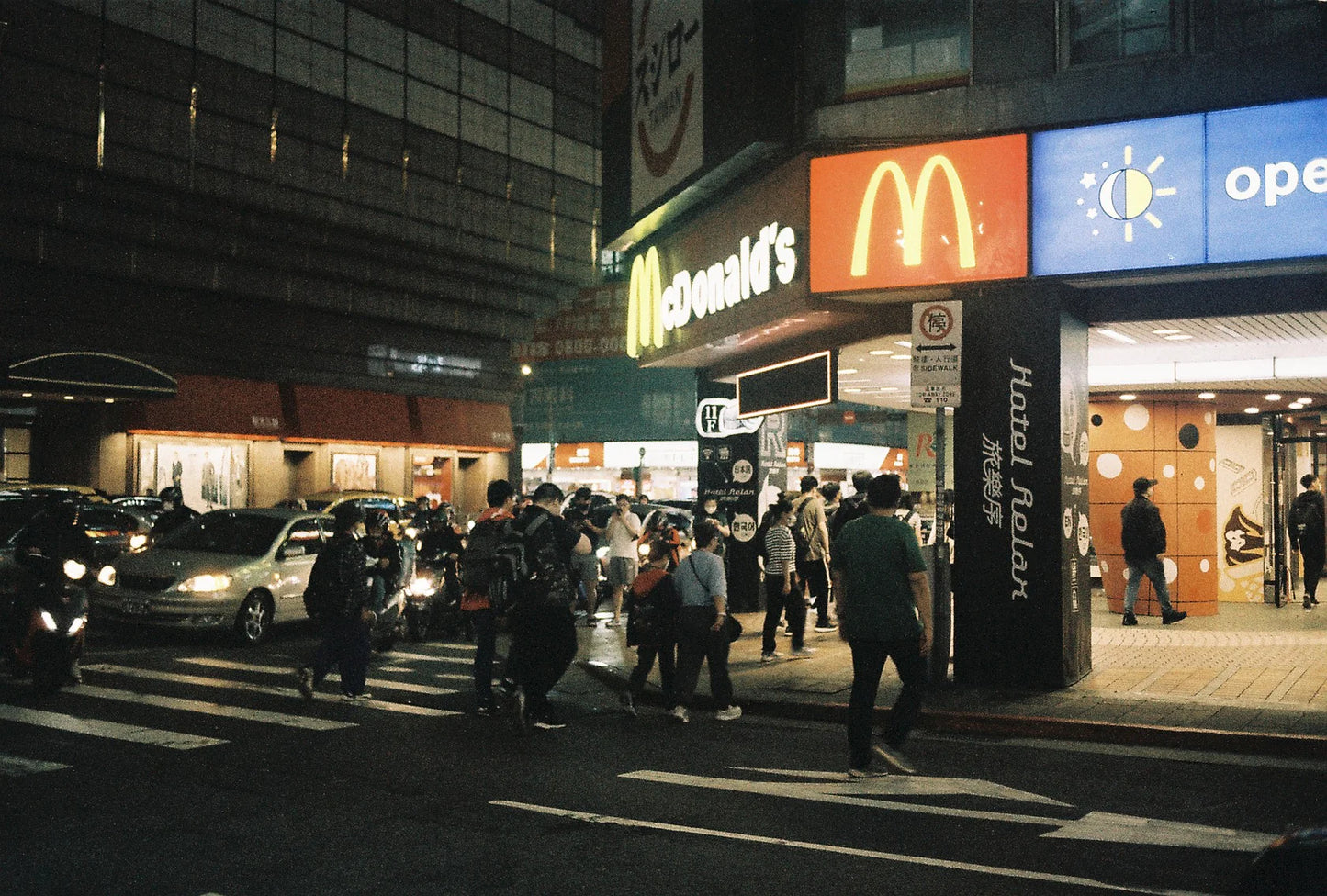Reto Glow 400 - 35mm